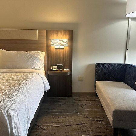 Holiday Inn Express Hotel & Suites West Chester By Ihg Concordville Extérieur photo