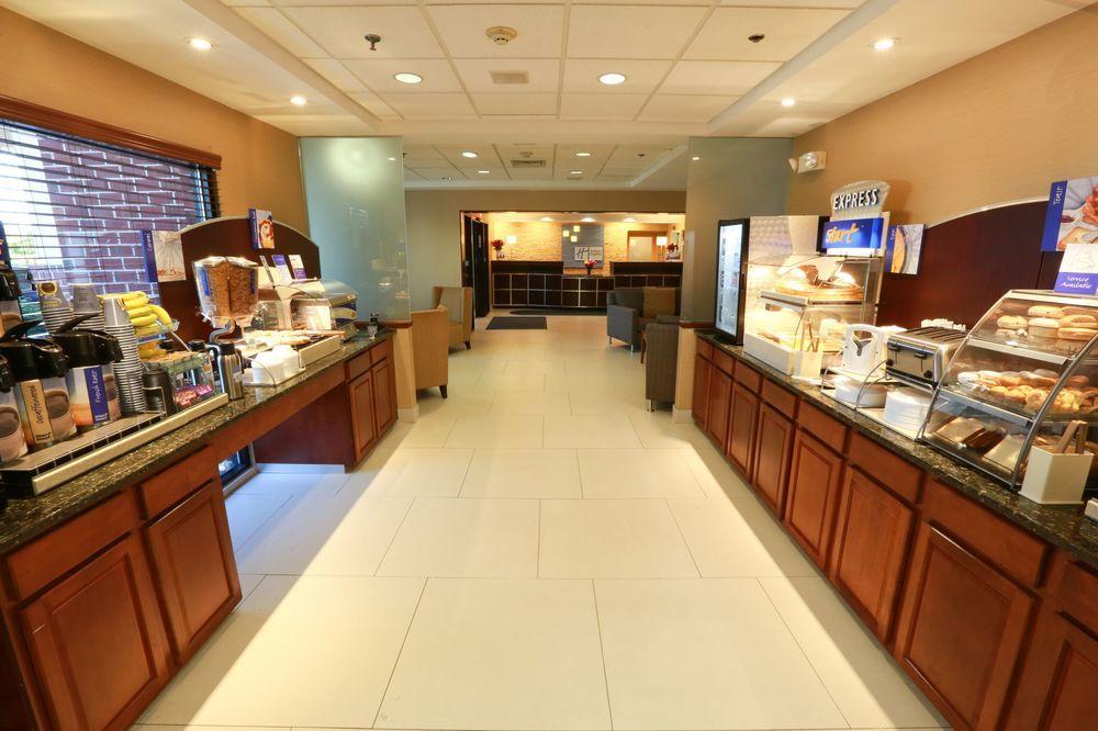 Holiday Inn Express Hotel & Suites West Chester By Ihg Concordville Extérieur photo
