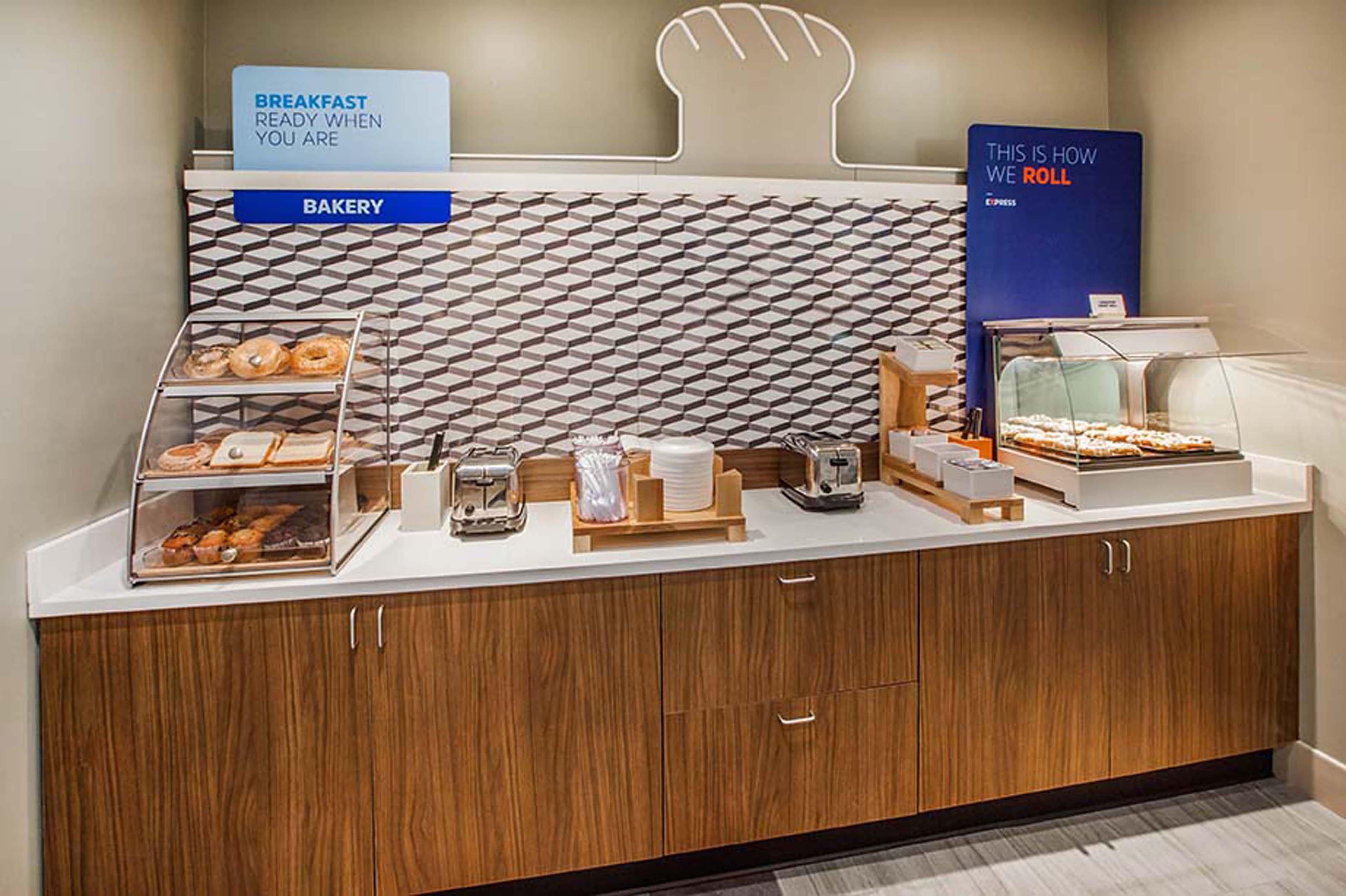 Holiday Inn Express Hotel & Suites West Chester By Ihg Concordville Extérieur photo