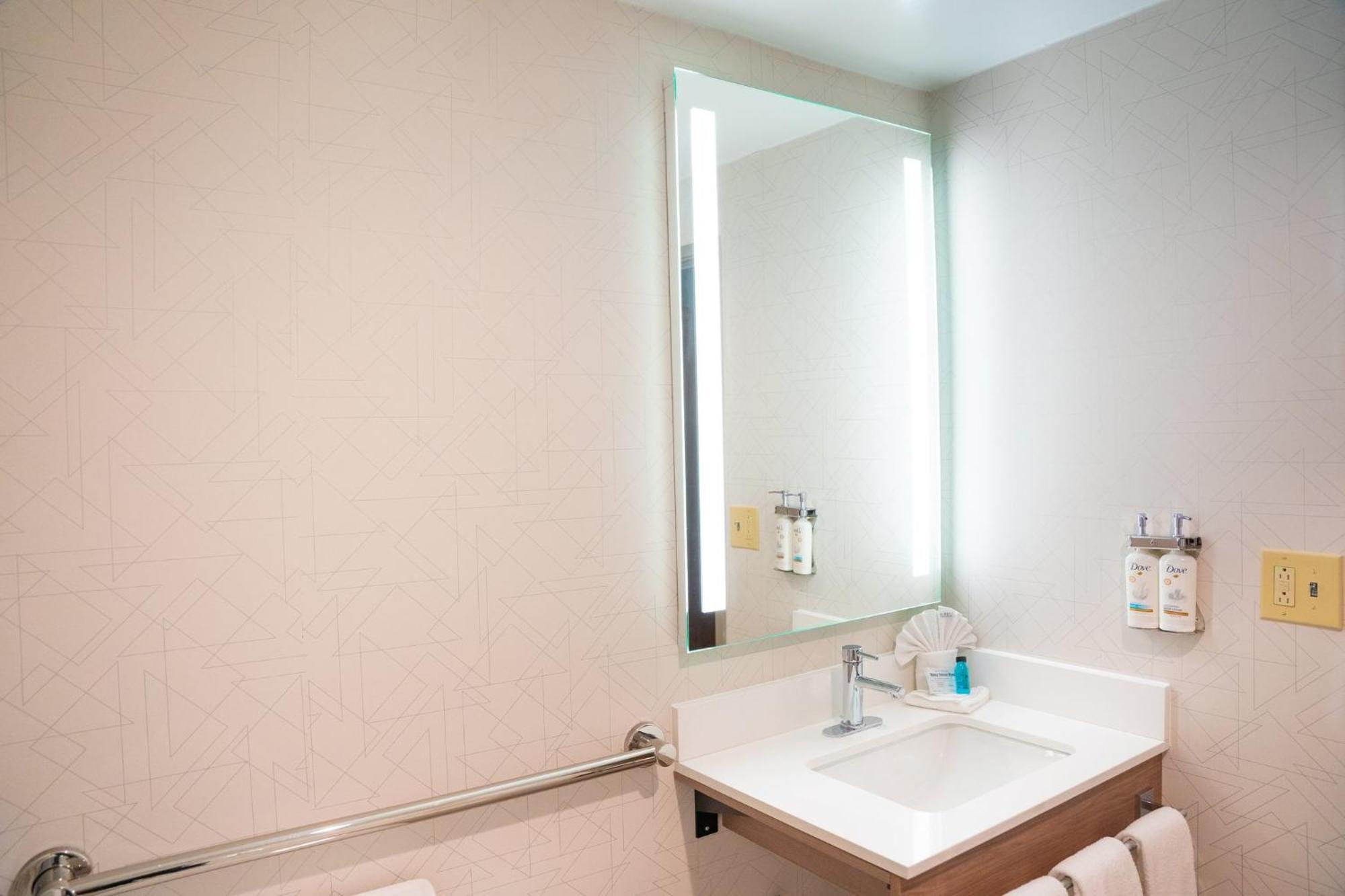 Holiday Inn Express Hotel & Suites West Chester By Ihg Concordville Extérieur photo