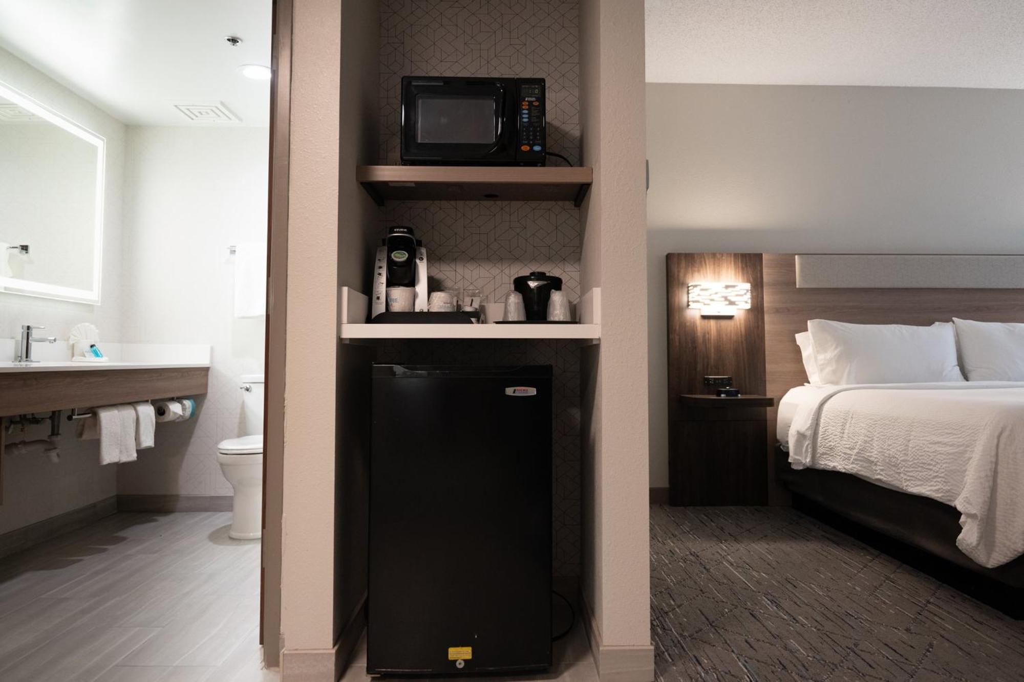 Holiday Inn Express Hotel & Suites West Chester By Ihg Concordville Extérieur photo