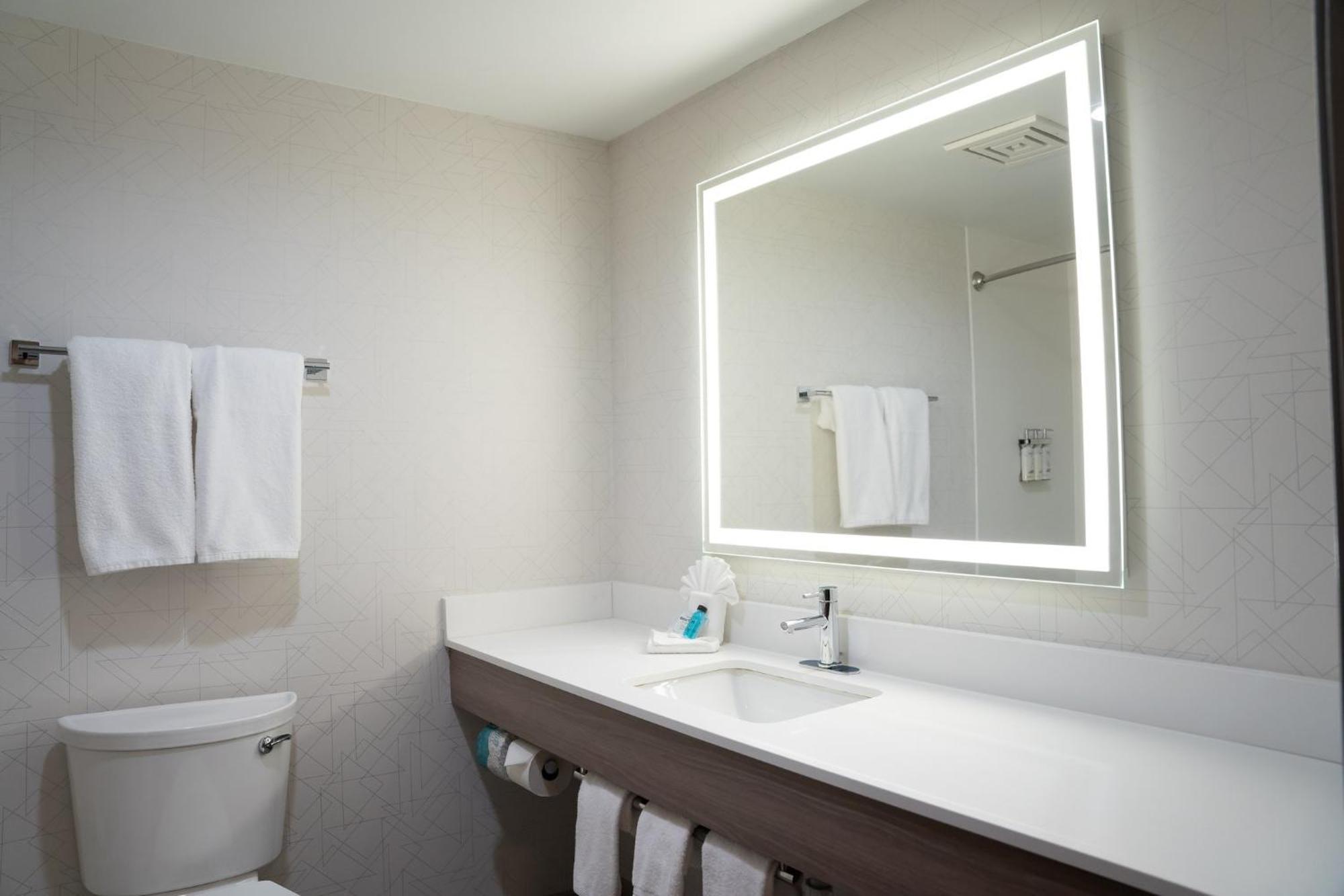 Holiday Inn Express Hotel & Suites West Chester By Ihg Concordville Extérieur photo