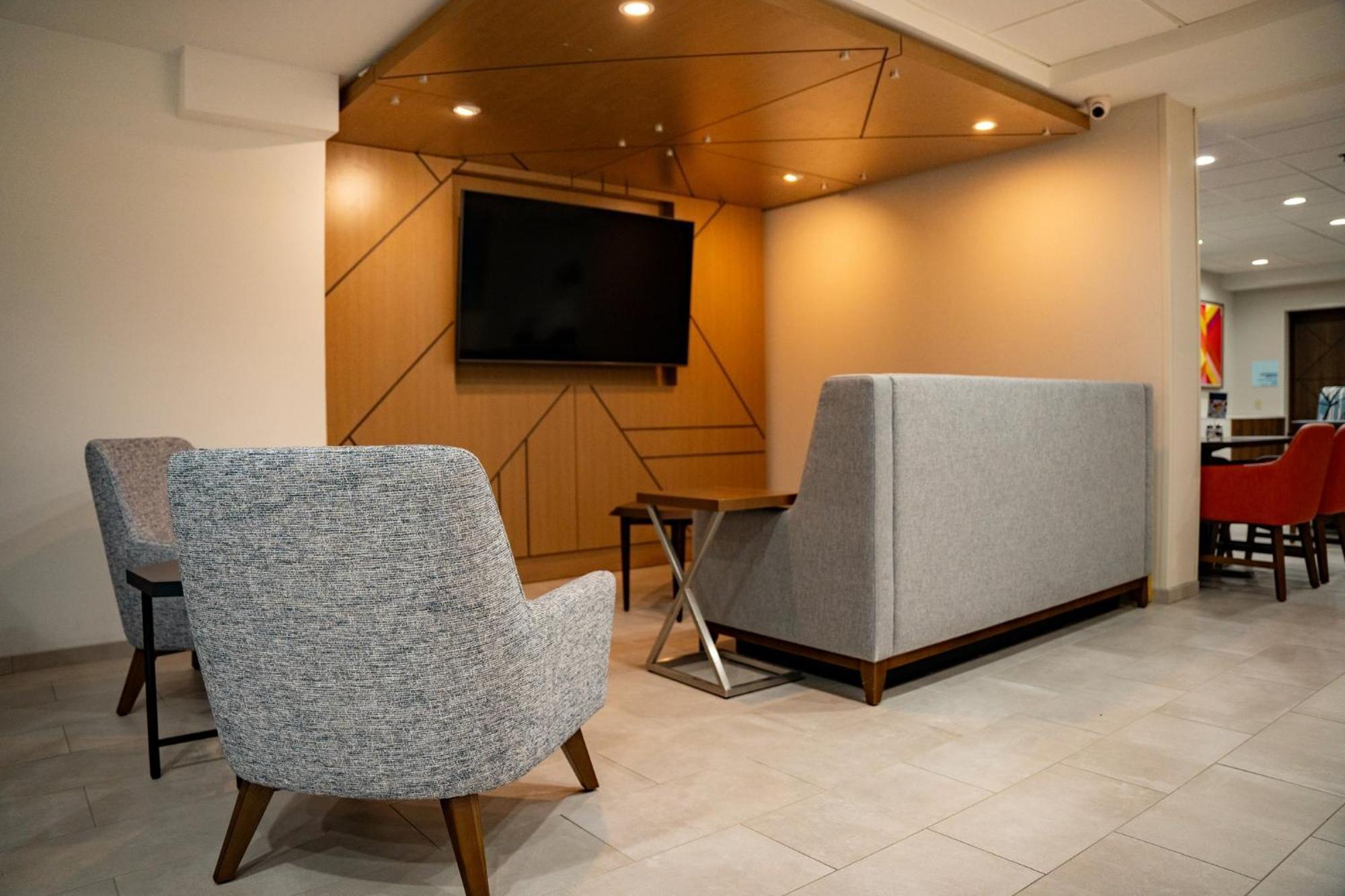 Holiday Inn Express Hotel & Suites West Chester By Ihg Concordville Extérieur photo