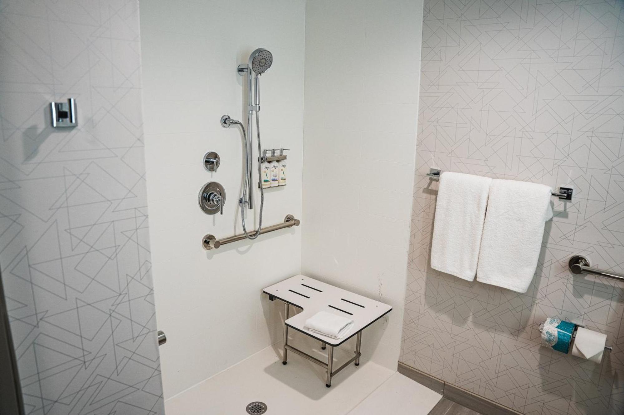 Holiday Inn Express Hotel & Suites West Chester By Ihg Concordville Extérieur photo