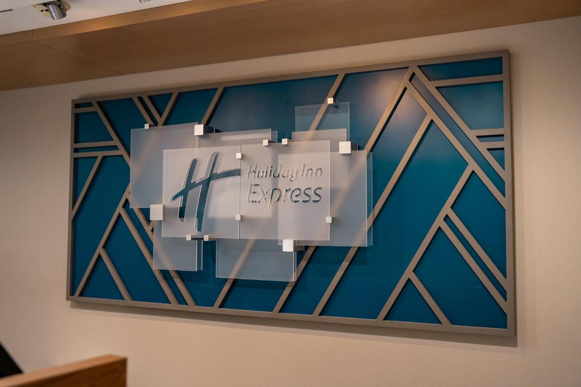 Holiday Inn Express Hotel & Suites West Chester By Ihg Concordville Extérieur photo