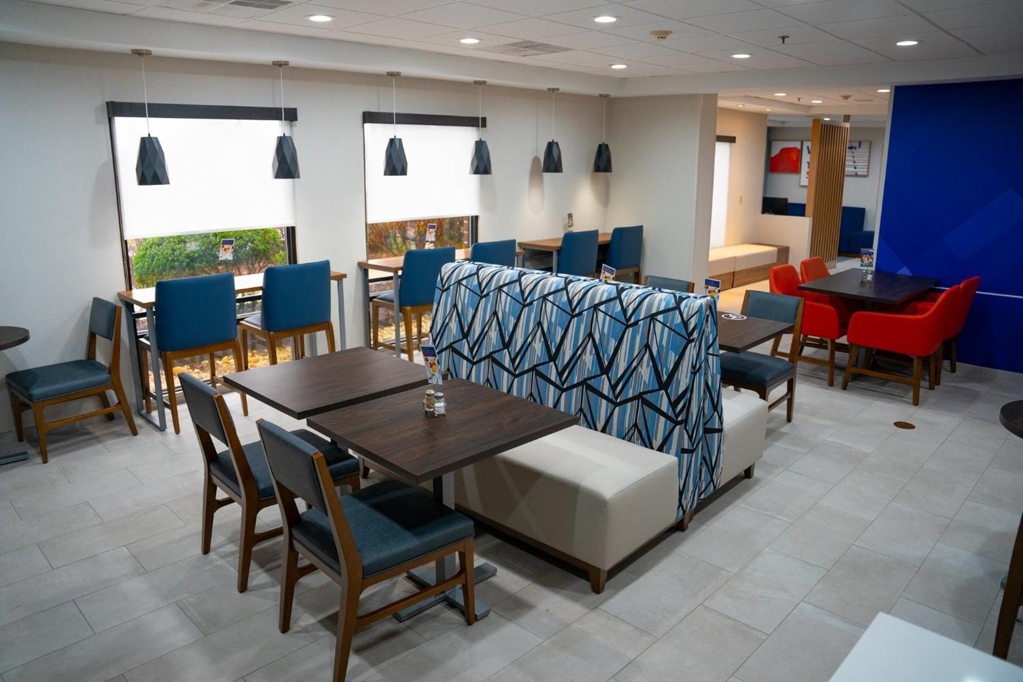 Holiday Inn Express Hotel & Suites West Chester By Ihg Concordville Extérieur photo