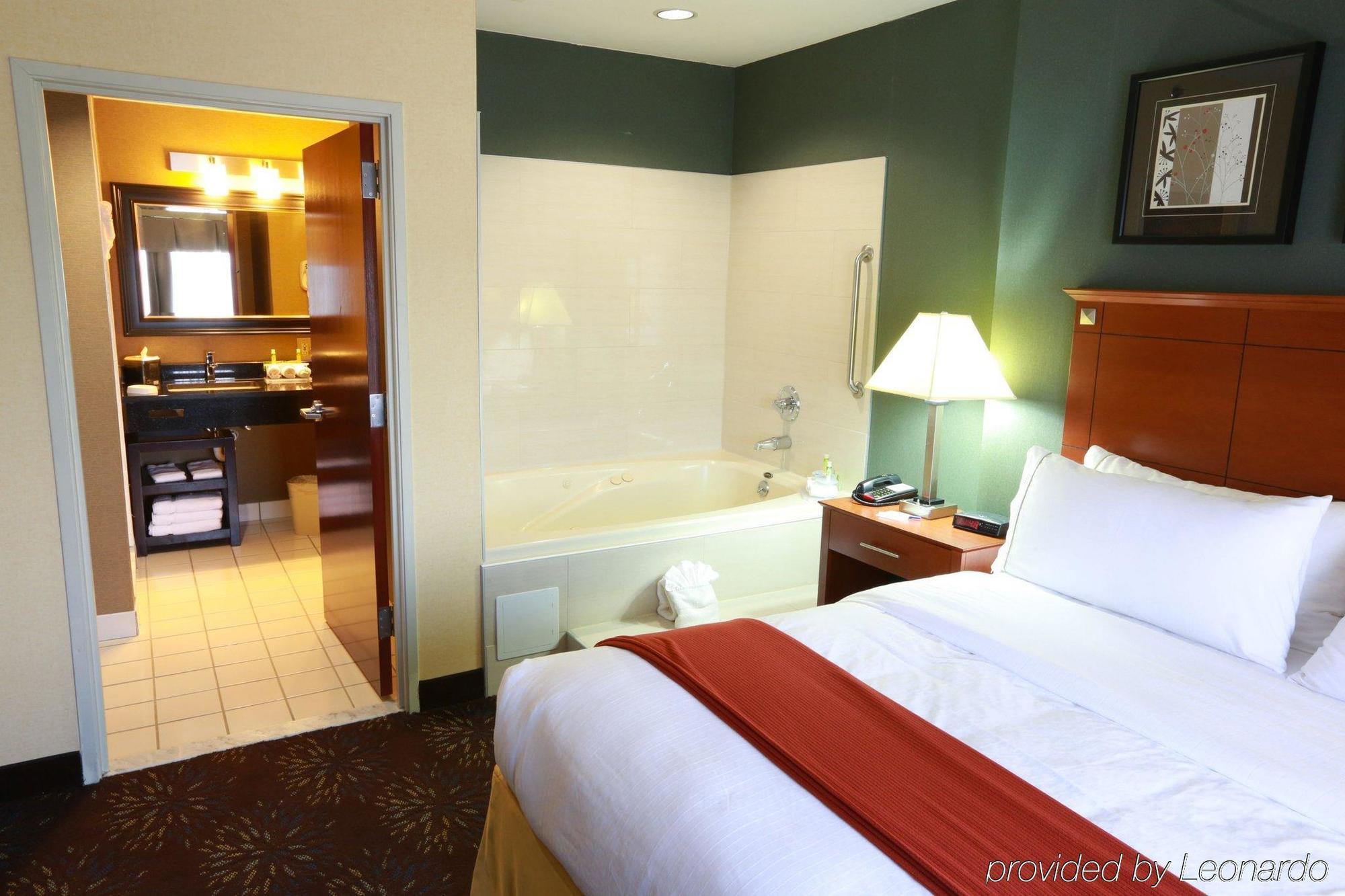Holiday Inn Express Hotel & Suites West Chester By Ihg Concordville Extérieur photo